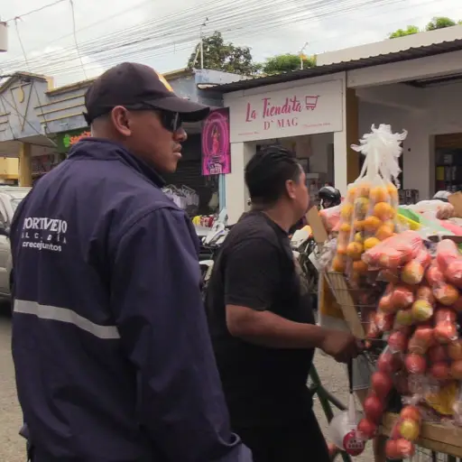 Más de 120 uniformados participan en operativos contra comercio informal en Portoviejo