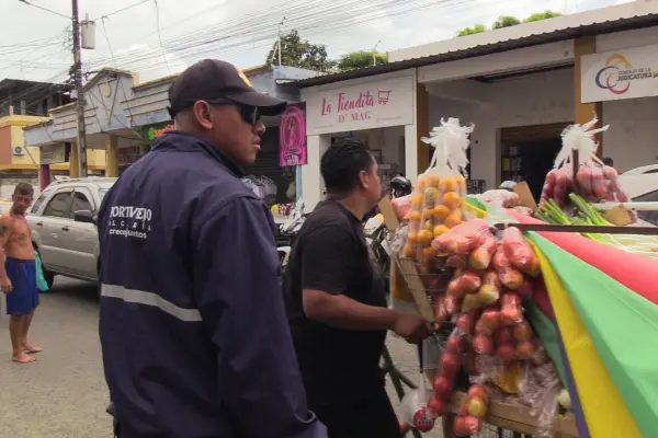 Más de 120 uniformados participan en operativos contra comercio informal en Portoviejo ,producción El Diario