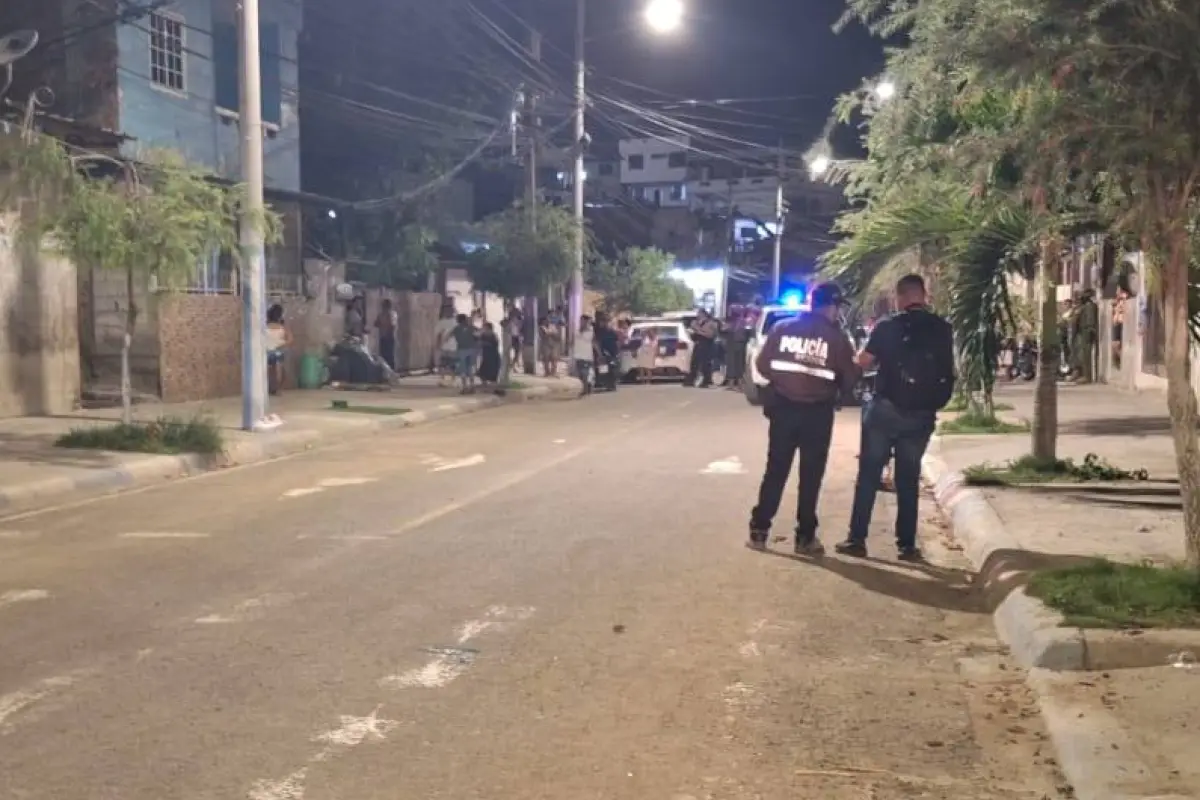 La Policía llegó al lugar del intento de asesinato para recabar información., El Diario