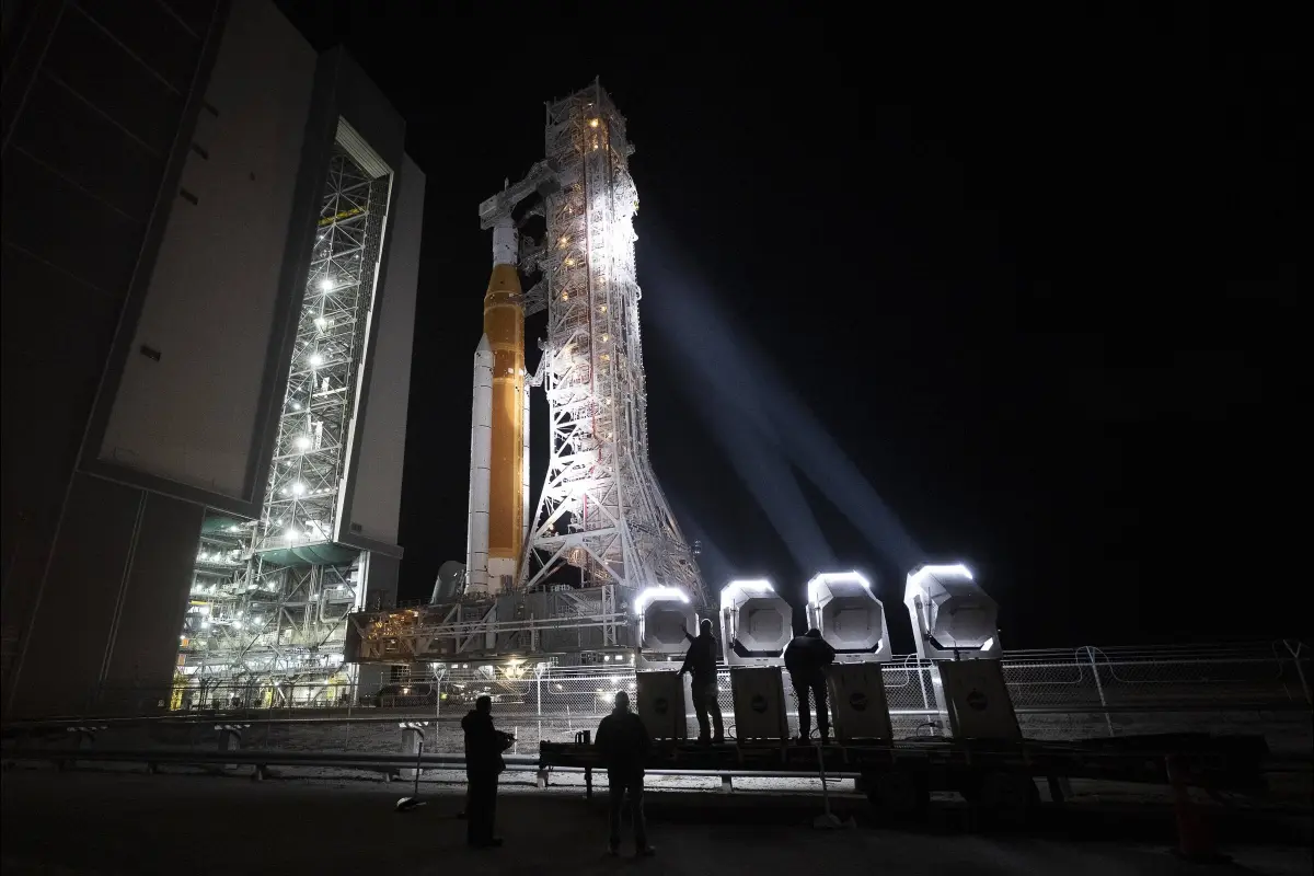 El sistema de cohetes que traslada la NASA para el lanzamiento de Artemis II, NASA
