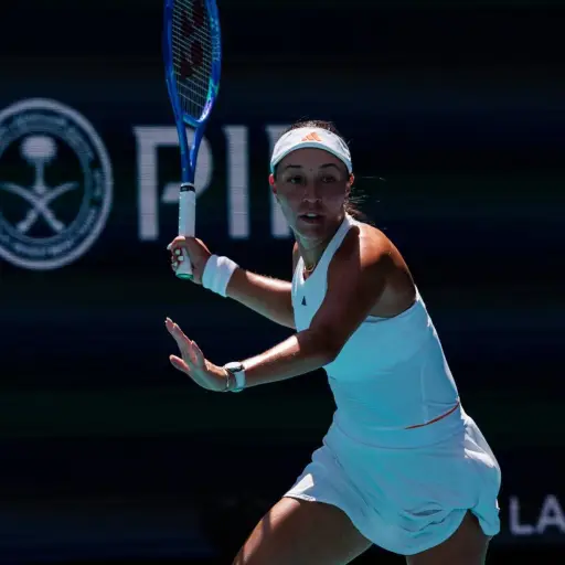 Jessica Pegula avanza a octavos de final tras vencer a Leylah Fernandez en Miami  