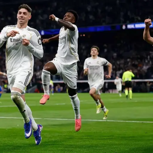 Real Madrid venció 3-2 al Atlético de Madrid en el derbi madrileño con doblete de Vinícius Júnior