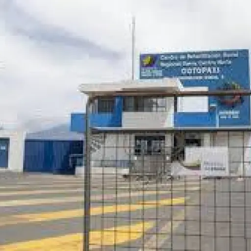 Protesta en cuartel militar de Latacunga por medidas judiciales en caso de muerte en Milagro