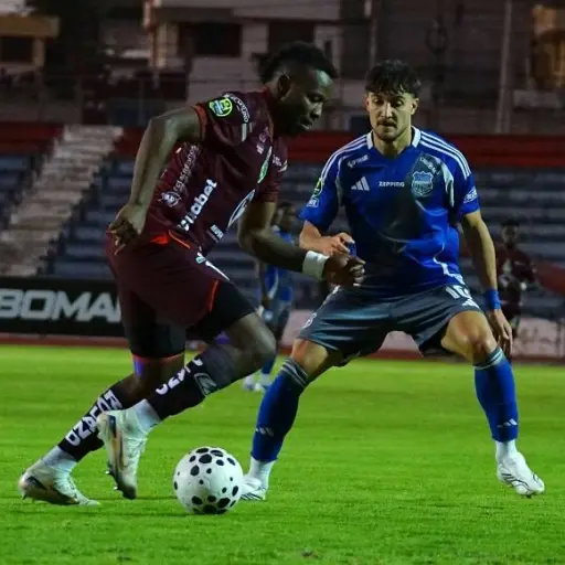 Mushuc Runa le ganó a Emelec que se quedó con diez jugadores tras la expulsión de Miller Bolaños