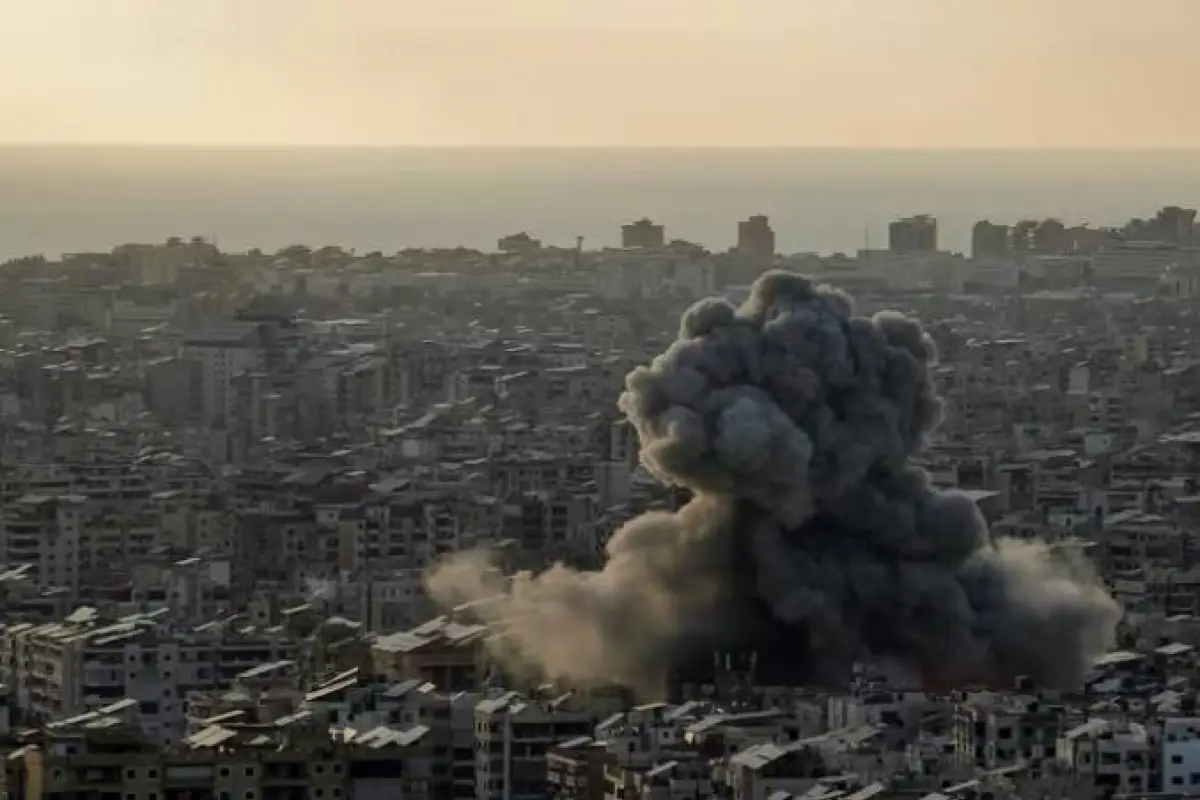 Irán lanza bombas de racimo contra Israel en medio de escalada bélica regional., Europa Press.