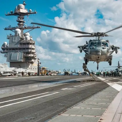 EE. UU. traslada el USS Gerald R. Ford a Creta tras sufrir daños por fuego durante operaciones de combate