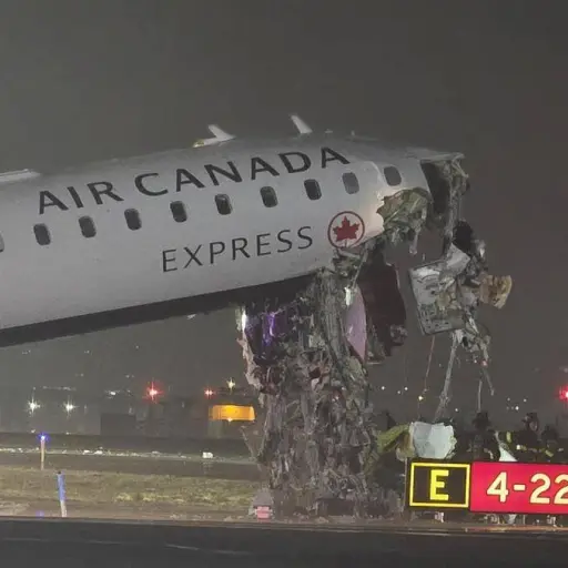 Aeropuerto LaGuardia reabre tras accidente en pista que dejó dos muertos