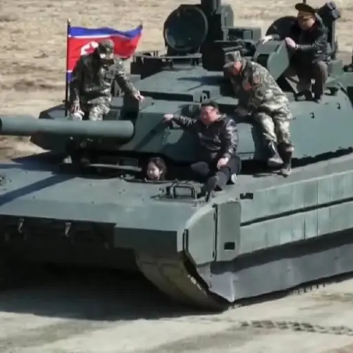 Hija de Kim Jong Un, heredera de Corea del Norte estuvo al mando de un tanque de guerra junto a su padre