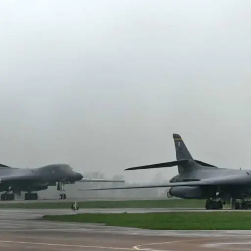 Reino Unido autoriza a Estados Unidos el uso de sus bases militares para operaciones contra Irán en el estrecho de Ormuz  