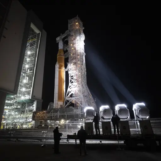 La NASA prepara para su lanzamiento el cohete que llevará a cuatro astronautas de nuevo a la Luna