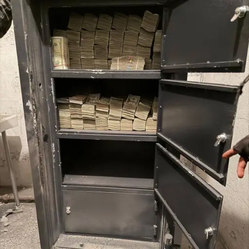 Fiscalía investiga dinero hallado en caja fuerte durante operativo en Quito
