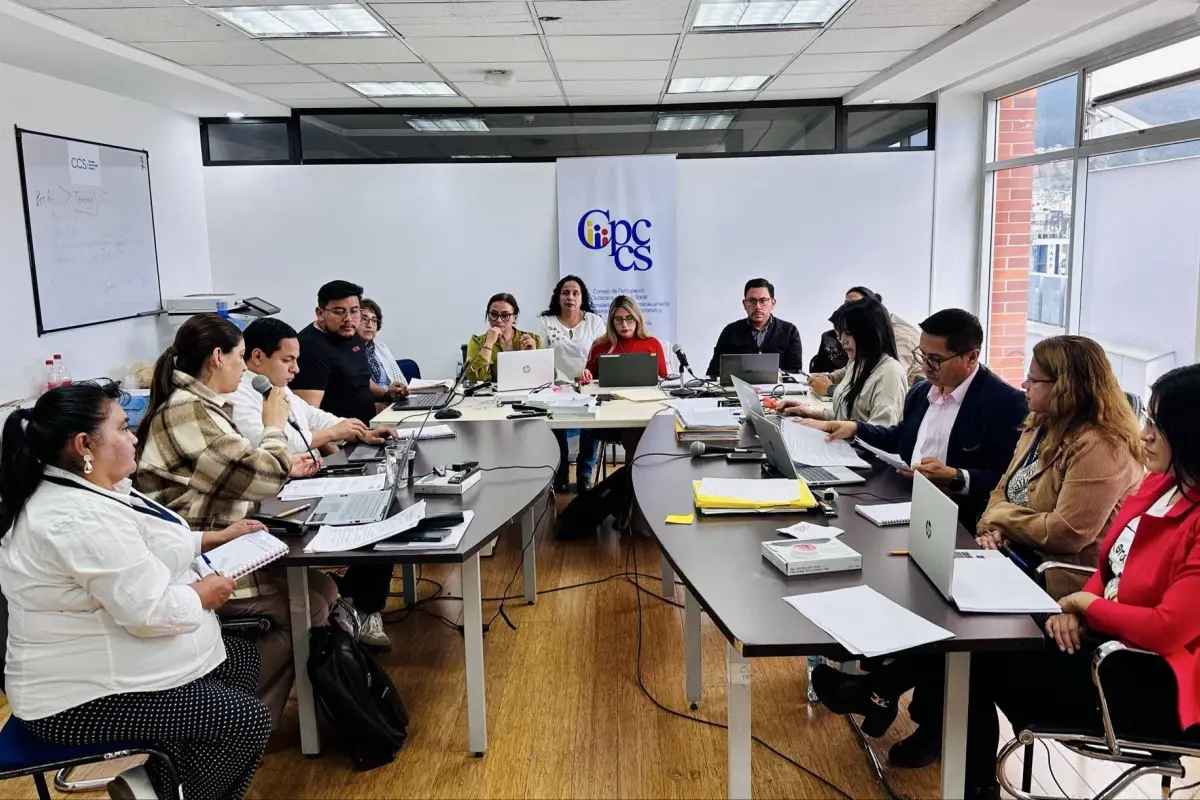Revisión de 75 expedientes concluye primera etapa en proceso de selección del titular de la Fiscalía General del Estado., x: @CpccsEc