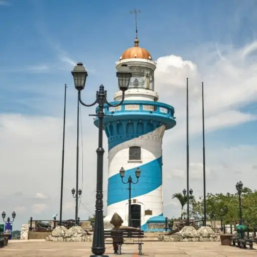 El Faro de Guayaquil cambia por dentro: así es el mural que transforma la experiencia del visitante