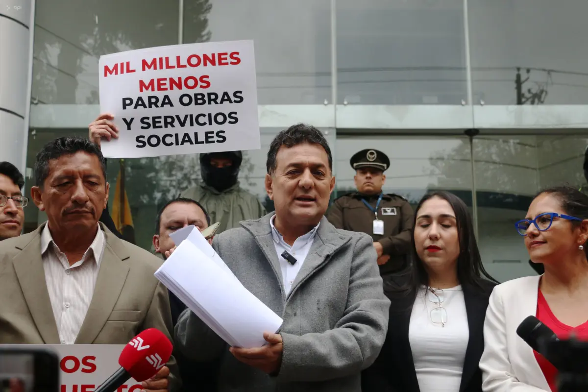 Unidad Popular, entregó una demanda de inconstitucionalidad en contra de la Ley Reformatoria del Cootad, en la Corte Constitucional., API