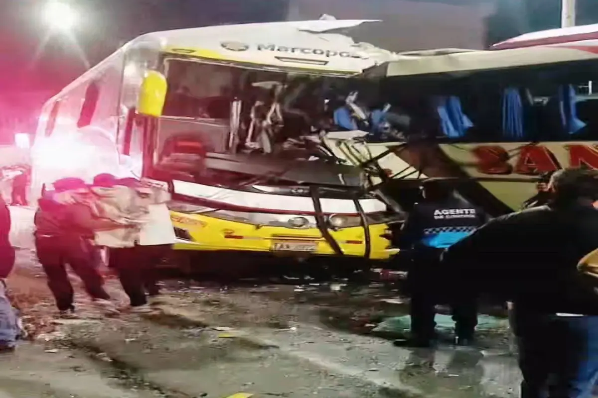 Cinco fallecidos y 15 heridos deja choque de buses en la vía Panamericana Sur en Riobamba, redes sociales