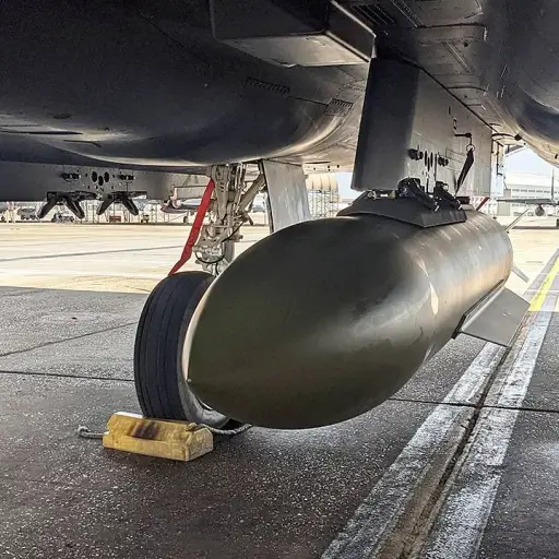 EE. UU. intensifica ataques con bombas antibúnker en zona clave para el comercio mundial