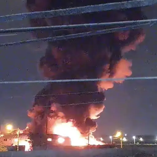 Incendio de gran magnitud en Durán moviliza a bomberos de cuatro cantones