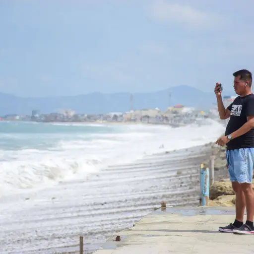 Disminución de playas en Crucita repercute en turismo y bienes raíces