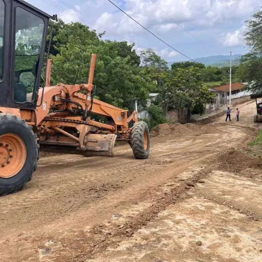 Municipio de Jipijapa ejecuta obras viales en Sancán y mejora espacios en Las Cumbres