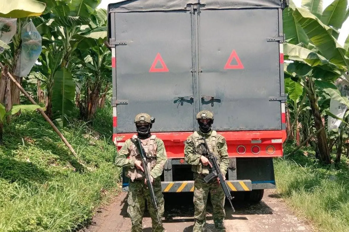 Quinindé militares decomisan 5.000 galones de combustible robado en operativo hidrocarburífero