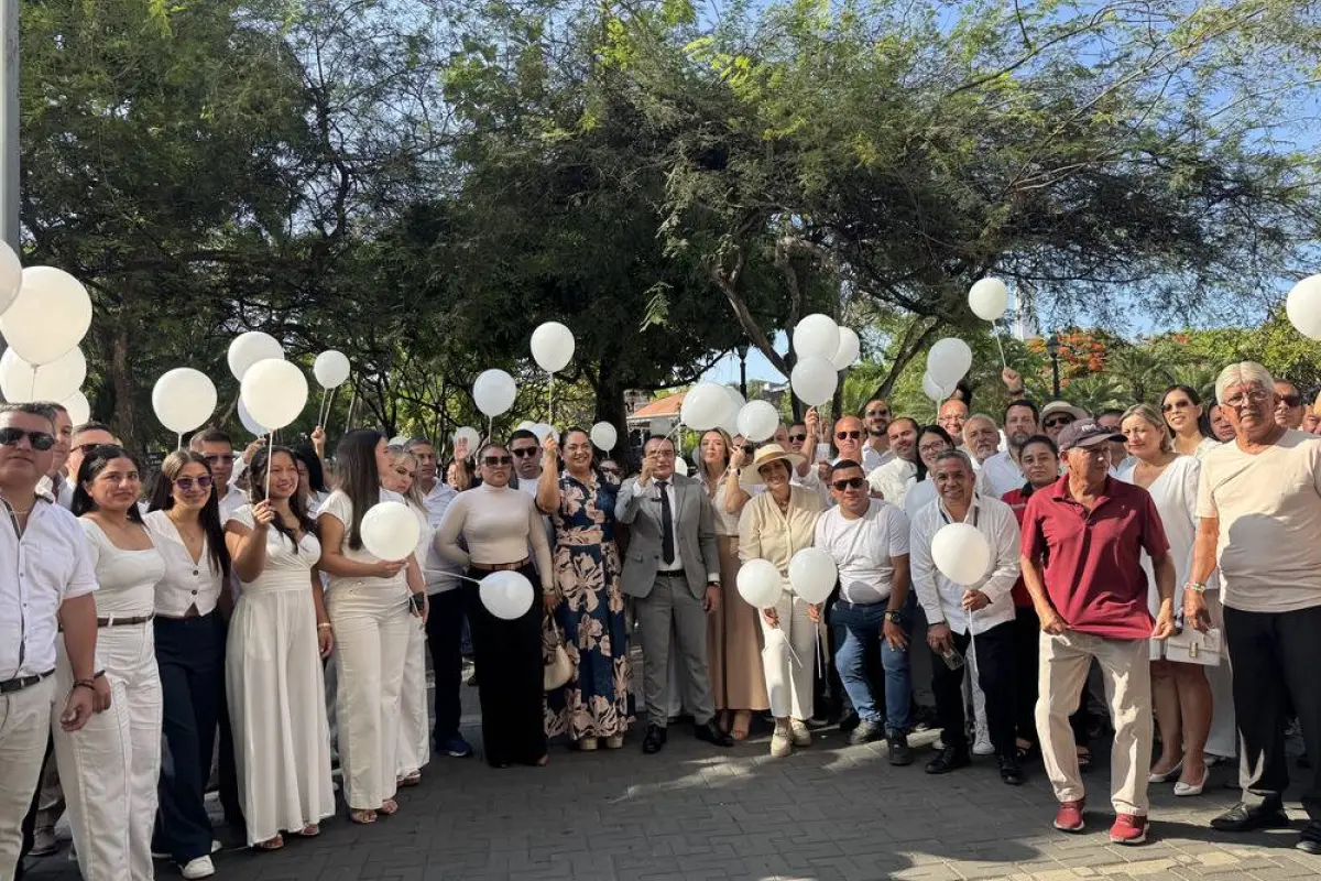 Manabí conmemoró diez años del terremoto del 16A con una jornada frente a la Gobernación.