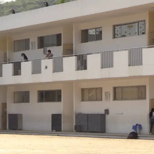 Unidad Educativa Olmedo realiza minga de limpieza previo al inicio del año lectivo