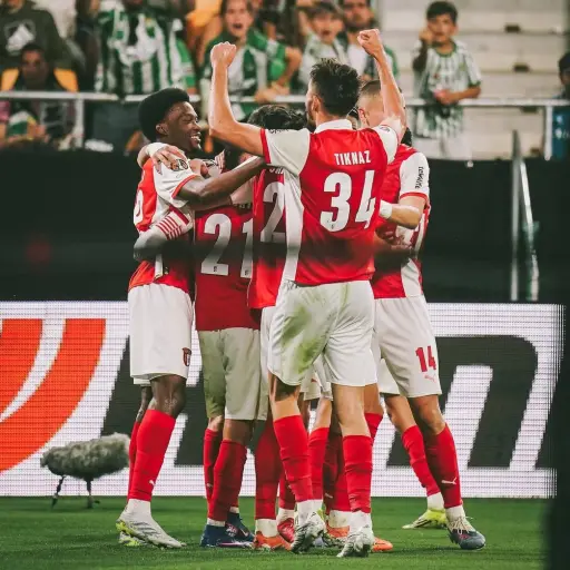 Friburgo, Braga, Nottingham Forest y Aston Villa clasifican a las semifinales de la Europa League