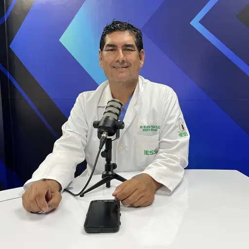 Wilson Puga plantea fortalecer el Colegio de Médicos de Manabí y advierte limitaciones en la infraestructura hospitalaria de la provincia