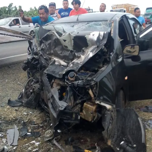 Un policía fallece y otro resulta herido en choque en la vía Panamericana, en El Guabo