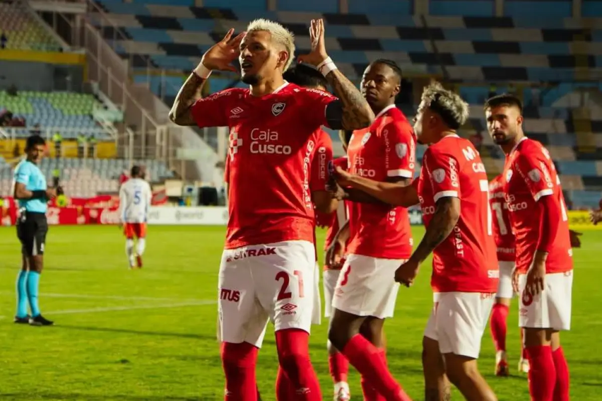 Carlos Garcés se lució con gol en triunfo de Cienciano ante Puerto Cabello