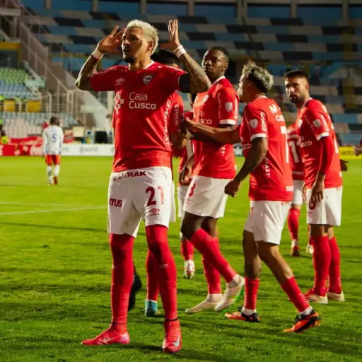 Carlos Garcés vuelve a brillar: nuevo gol del ecuatoriano en el triunfo de Cienciano por Copa Sudamericana  