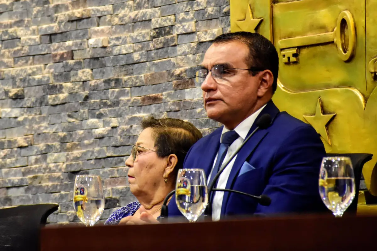 ¿Puede seguir en funciones? Claves de la apelación que definirá el futuro político de Javier Pincay, producción El Diario