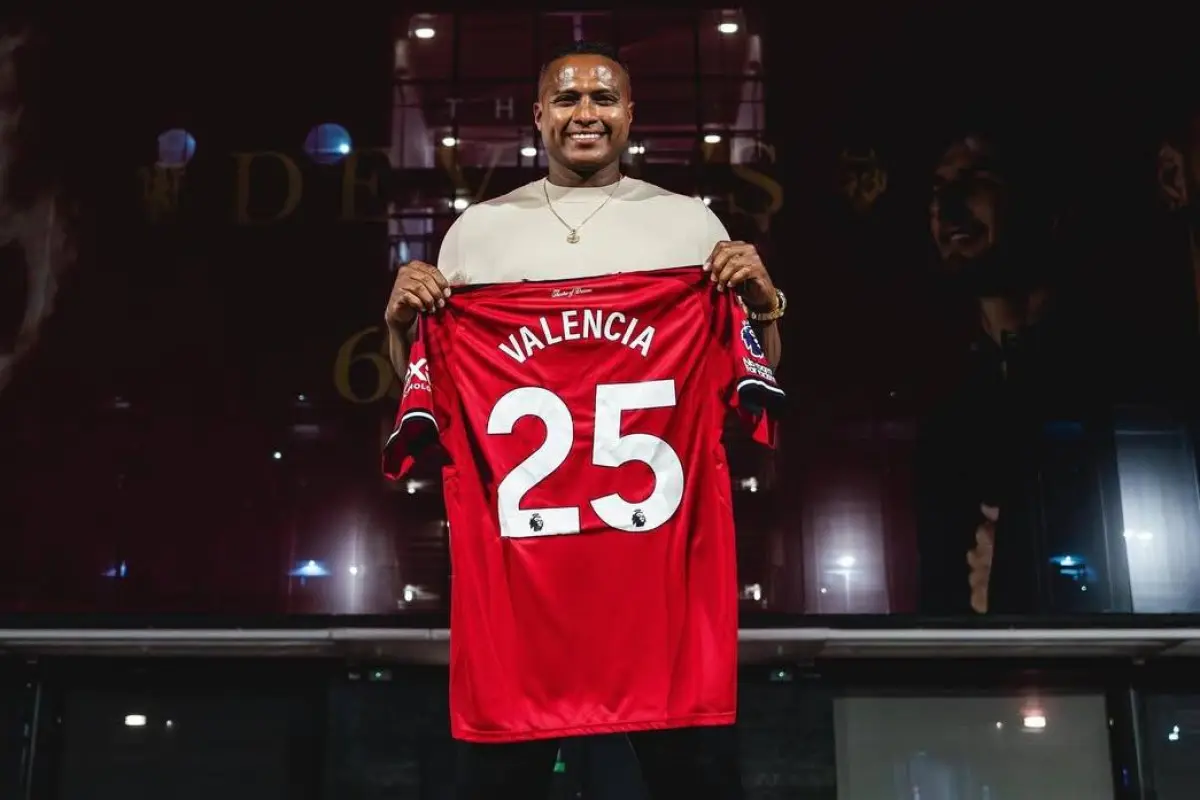 Antonio Valencia jugará el domingo con Manchester United el partido de leyenda