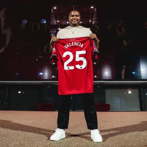 El ‘Tren Amazónico’ Antonio Valencia causa euforia entre aficionados en Corea del Sur previo al choque de leyendas