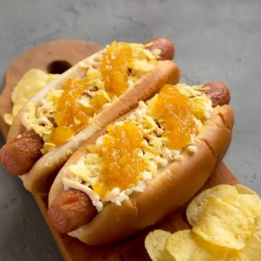 Dulce y salado en un solo bocado: así se prepara el hot dog con piña