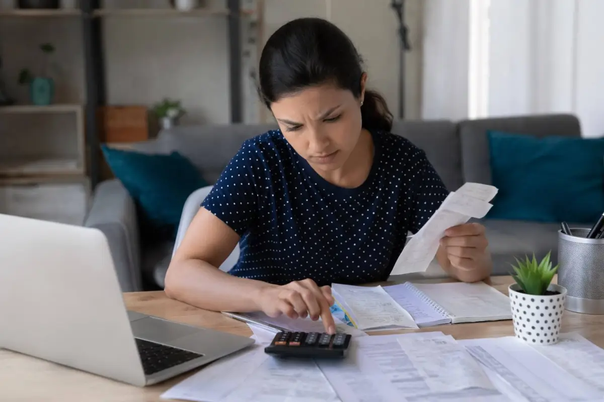 Organización financiera, eje para mujeres que asumen solas los gastos del hogar., Inteligencia Artificial. 