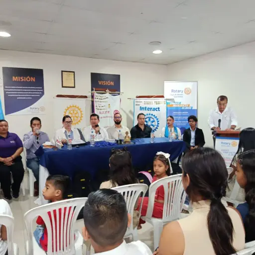 Rotary Club Manta Spondylus entrega becas para 23 niños y adolescentes de sectores vulnerables de Manta