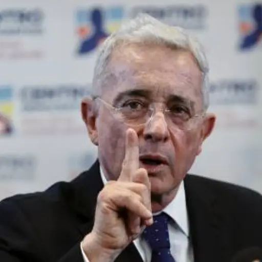 Álvaro Uribe: “Ecuador, el presidente Petro además de mentiroso es chismoso”