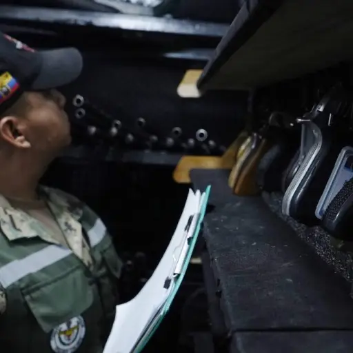 Las Fuerzas Armadas de Ecuador endurecen el control de armamento privado ante el riesgo de desvío a las mafias