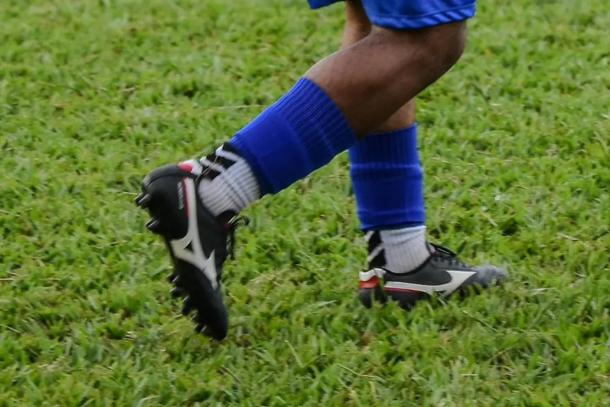 Nueva resolución de la UAFE regula a plataformas de pronósticos deportivos para prevenir el lavado de activos en Ecuador.