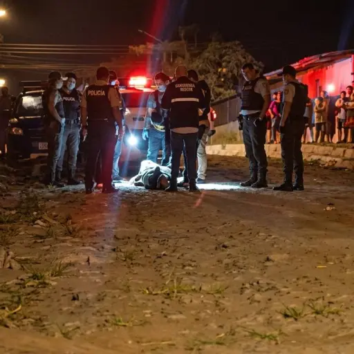 Cuerpo envuelto en plástico y con panfleto es abandonado en Pasaje, provincia de El Oro