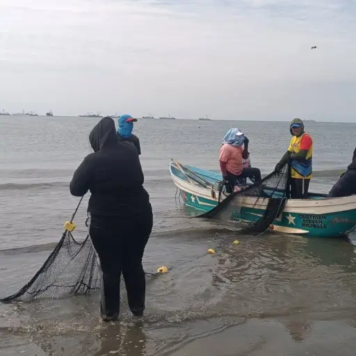 Subida del diésel paraliza más del 50 % de la flota pesquera en Manta