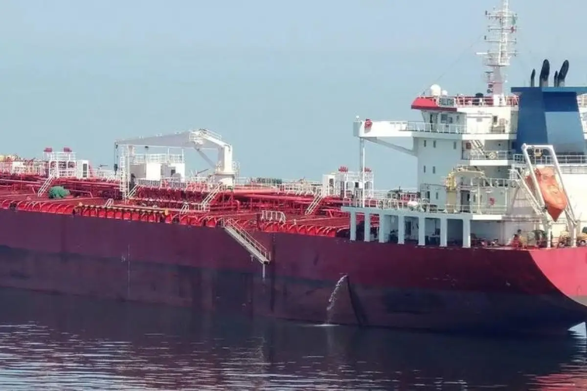 El petrolero chino Rich Starry atravesó el estrecho de Ormuz pese a estar en la lista negra de Estados Unidos., Foto: Agencias