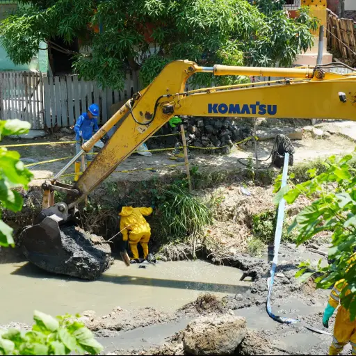Reparan colector sanitario en Santa Clara, Mazato y 2 de Agosto