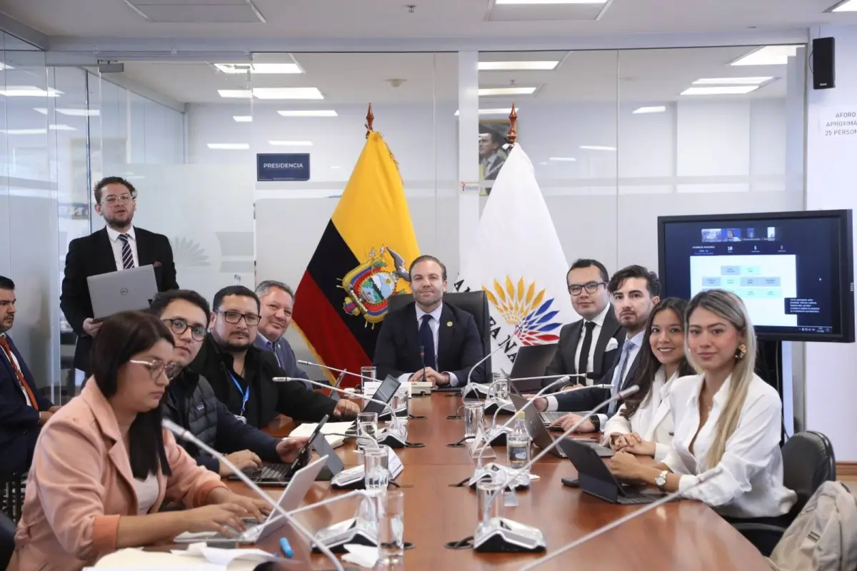 Proponen ajustes legales y sociales en debate de ley de eutanasia en Ecuador., X: @AsambleaEcuador. 