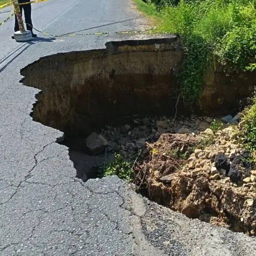 Lluvias en Ecuador dejan 15 fallecidos y 15.900 damnificados, según informe oficial