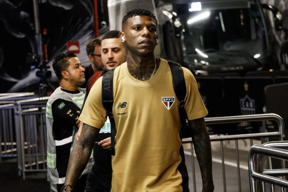 Arboleda se encuentra en Ecuador y busca salir del club brasileño., X: São Paulo.