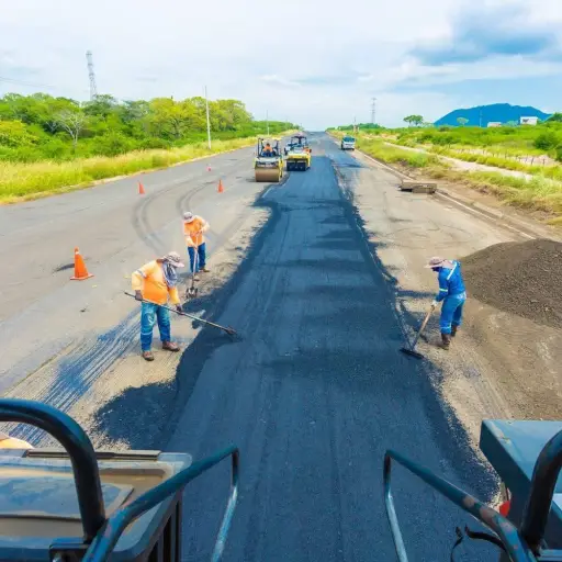 Trabajos de bacheo mejoran el tránsito en la vía Montecristi – Colisa