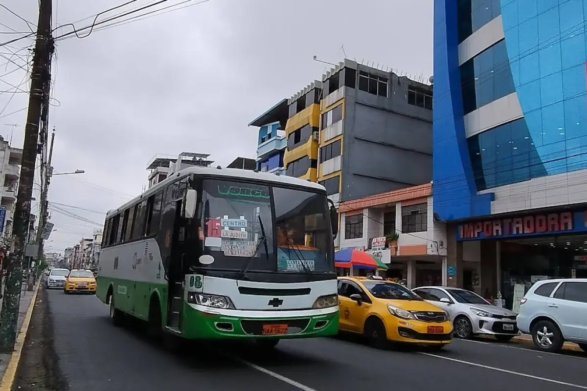Quevedo enfrenta suspensión total de buses por crisis en el transporte urbano
