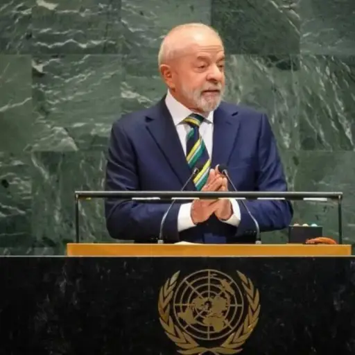 Presidente de Brasil respalda al Papa y critica a líderes que se creen “divinidades”